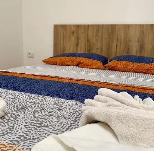 Central City Apartment דירה *